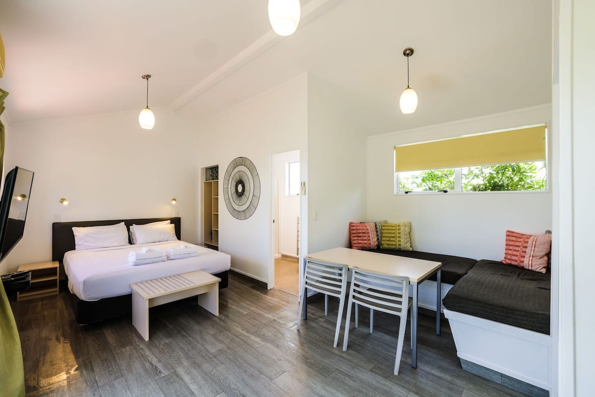 Motel - 1 Bedroom (Park Views)