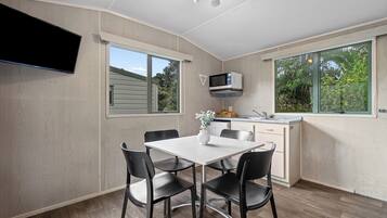 Kitchen Cabin - Studio (5) | In-room dining