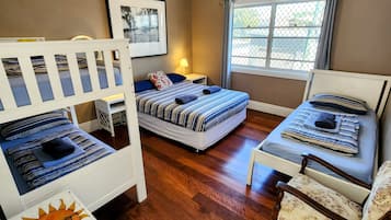 ํจ๋ฐ๋ฆฌ๋ฃธ (5 Beds) | ๋ค๋ฆฌ๋ฏธ/๋ค๋ฆฌ๋ฏธํ, ์ฌํ์ฉ ์๊ธฐ์นจ๋, ๋ฌด๋ฃ WiFi, ์นจ๋ ์ํธ