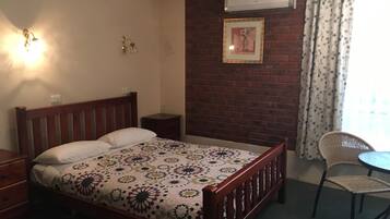 Standard Suite, 1 Bedroom, (Queen Room) | Pemandangan dari kamar