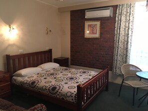 Standard Suite, 1 Bedroom, (Queen Room) | Kameruitzicht