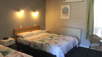 Kamar Double Standar, 1 Tempat Tidur Queen | Setrika/meja setrika, Wi-Fi gratis, dan seprai linen