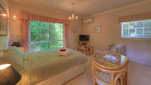 Open Plan Self-Contained Chalet (no pets) | 熨斗/熨衣板、免费 WiFi、床单