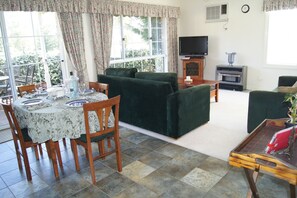 2 Bedroom House (no pets) | Área de estar