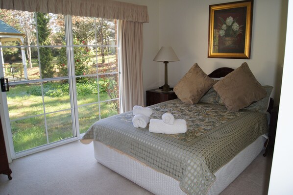 2 Bedroom House (no pets) | Ferros/tábuas de passar roupa, Wi-Fi de cortesia, roupa de cama