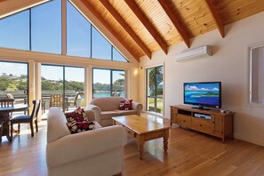 2 Bedroom and Loft | Living room | Flat-screen TV