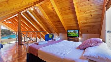 2 bedrooms, iron/ironing board, free cribs/infant beds, free WiFi