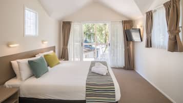 2 Storey Cottage with Spa | Blackout curtains, free WiFi, bed sheets