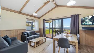 Villa (Waterfront Villa 1 night) | Mørklægningsgardiner, gratis Wi-Fi, sengetøj