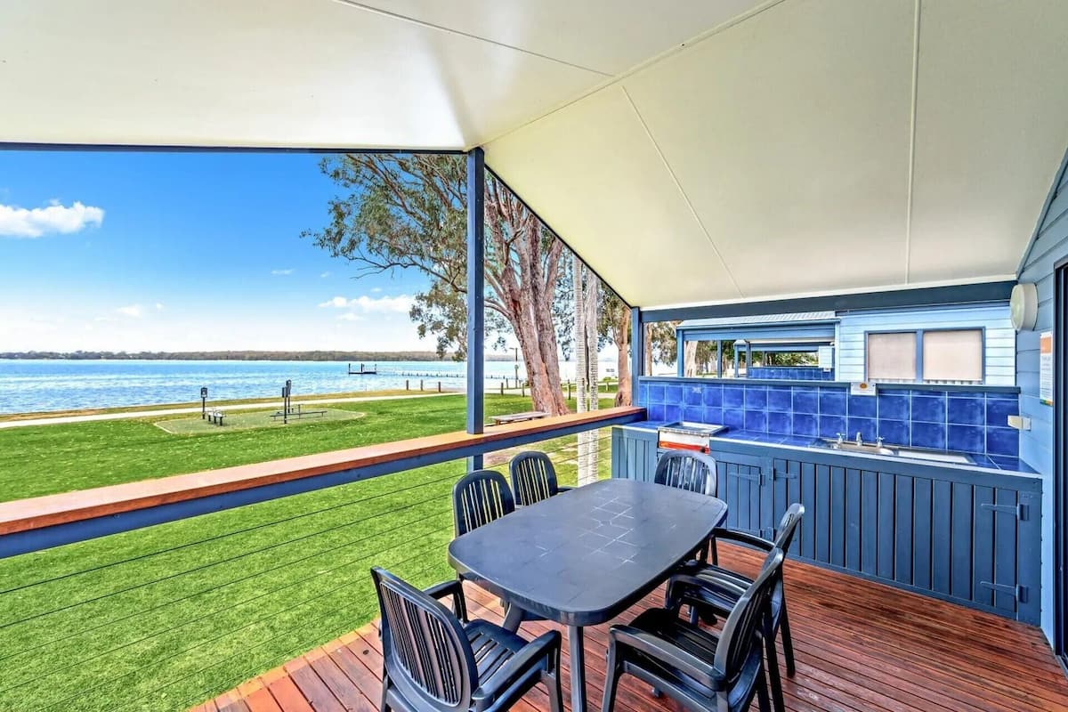 Villa (Waterfront Villa 1 night) | 1 chambre, rideaux occultants, Wi-Fi gratuit, draps fournis