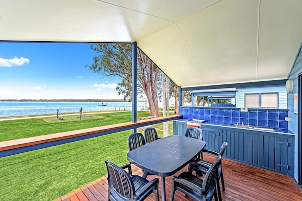 Villa (Waterfront Villa 1 night)