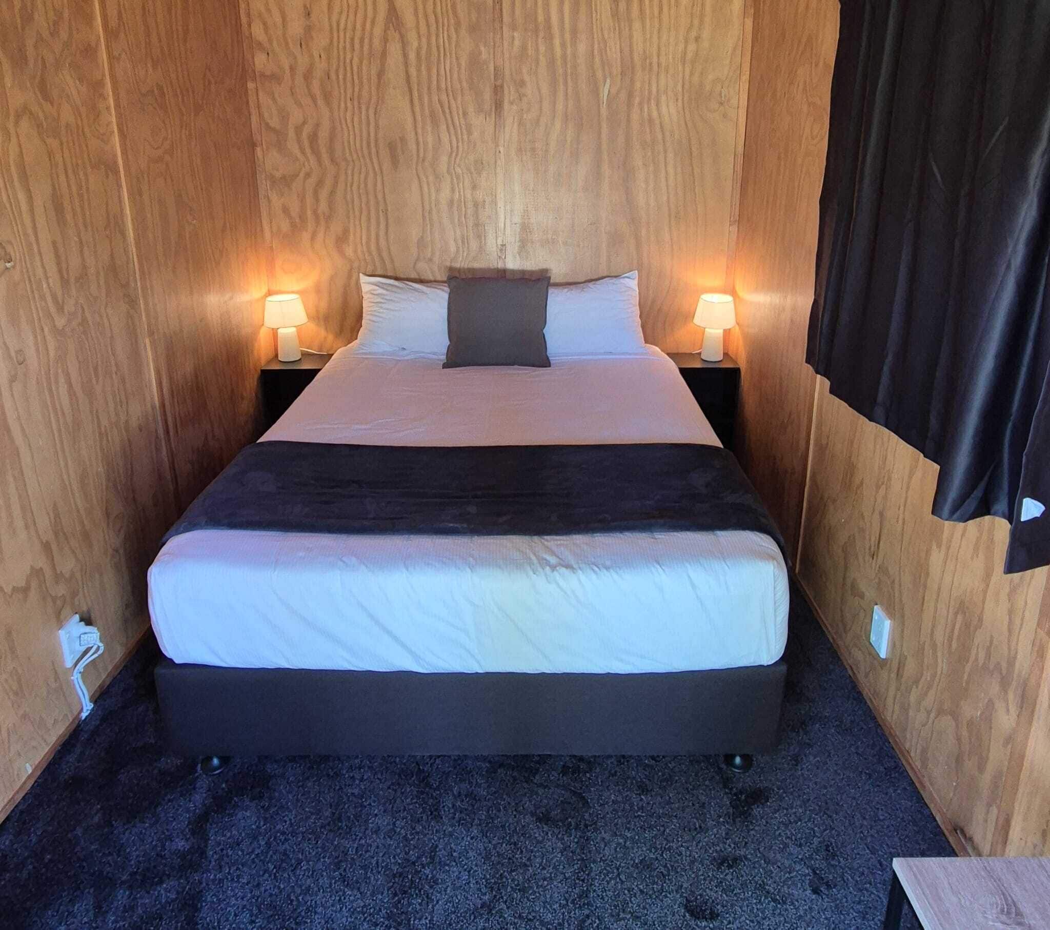 Standard Cabin | Laptop workspace, free WiFi