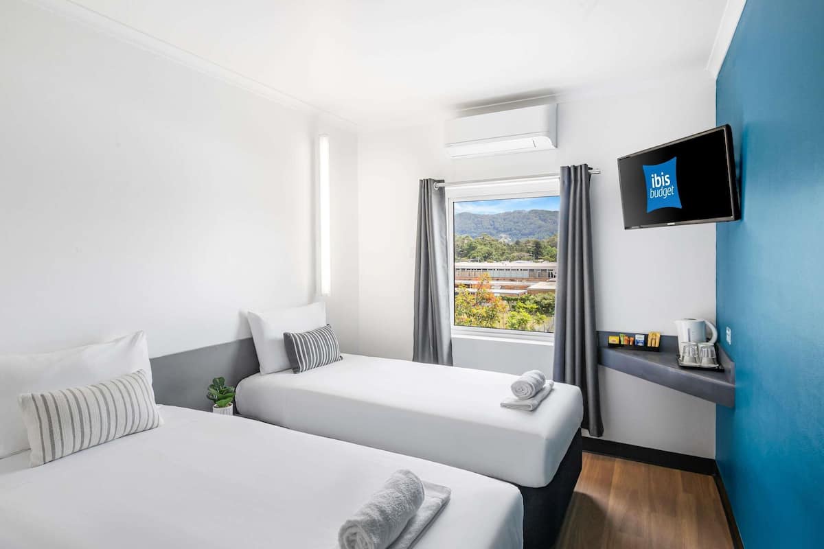 Standard Room, 2 Twin Beds | Free WiFi, bed sheets