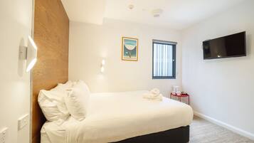 Premium Double with Ensuite | WiFi, bed sheets