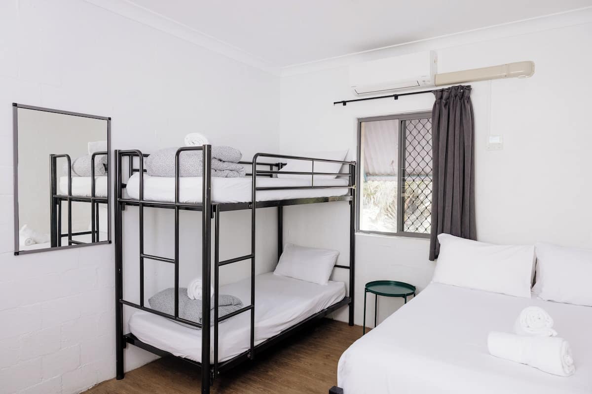 Double Plus Two with Shared Bathroom | WiFi, bed sheets