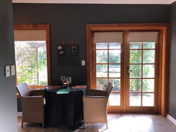 Fridge, microwave, stovetop, espresso maker - Amande Bed and Breakfast (Tatachilla)