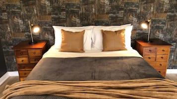 Egyptian cotton sheets, minibar, individually decorated