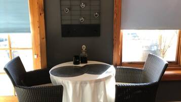 Couples’ dining