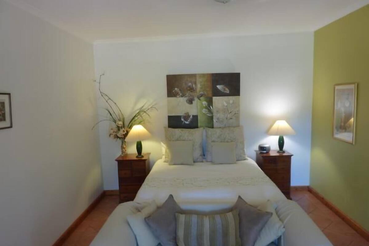 Absinthe Vineyard Cottage | Egyptian cotton sheets, minibar, individually decorated
