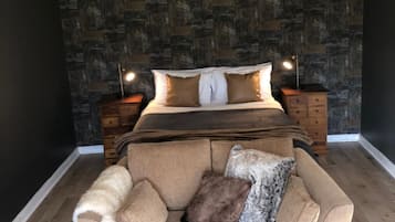 Egyptian cotton sheets, minibar, individually decorated