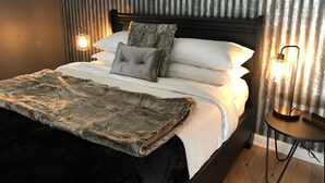 Egyptian cotton sheets, minibar, iron/ironing board, WiFi (free) - Amande Bed and Breakfast (Tatachilla)