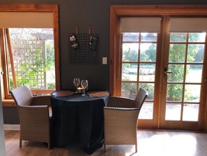 Fridge, microwave, stovetop, espresso maker - Amande Bed and Breakfast (Tatachilla)