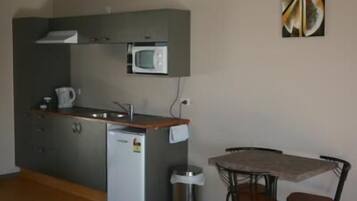 Fridge, coffee/tea maker, electric kettle, cookware/dishes/utensils