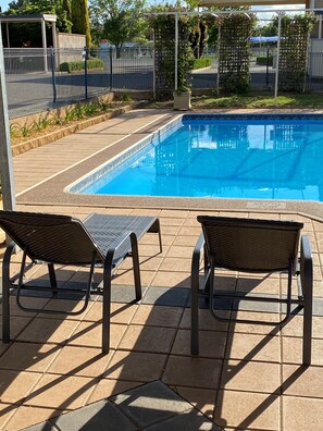 Outdoor pool - Country Gardens Motel (Coonabarabran)