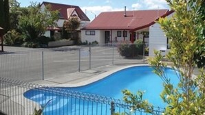 Unclassified image, 2 of 41, button - Gloucester House Motel (Hastings)
