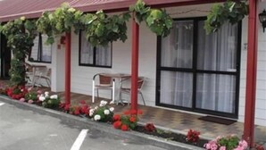 Unclassified image, 3 of 41, button - Gloucester House Motel (Hastings)