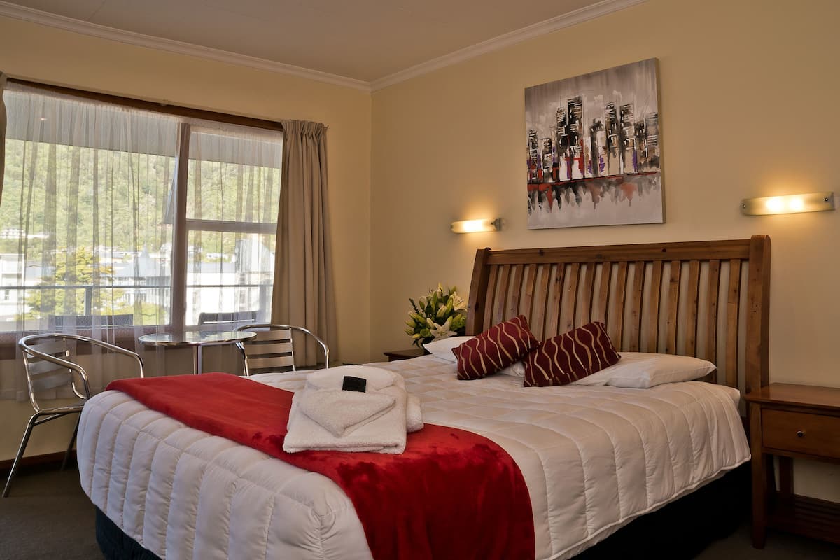Economy Studio, 1 Queen Bed - No Parking