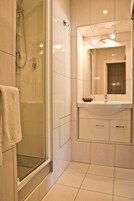 Ducha, artĂculos de tocador gratuitos, toallas