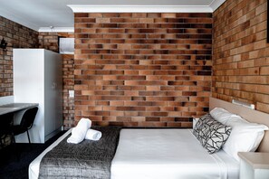 Standard Room, Non Smoking (Queen Bed) | Desk, iron/ironing board, free WiFi, bed sheets
