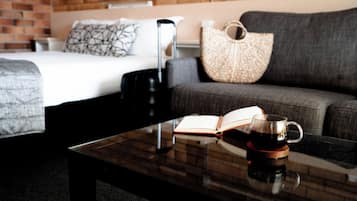 Standard Room, Non Smoking (Queen Bed) | Desk, iron/ironing board, free WiFi, bed sheets