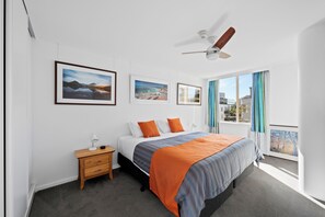 2 Bedroom Plaza Apartment | Premium bedding, pillow-top beds, blackout curtains, soundproofing - Jenatt Apartments Salamanca (Battery Point)