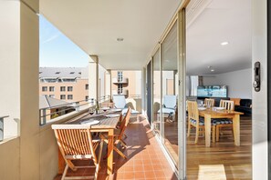 2 Bedroom Plaza Apartment | Terrace/patio - Jenatt Apartments Salamanca (Battery Point)