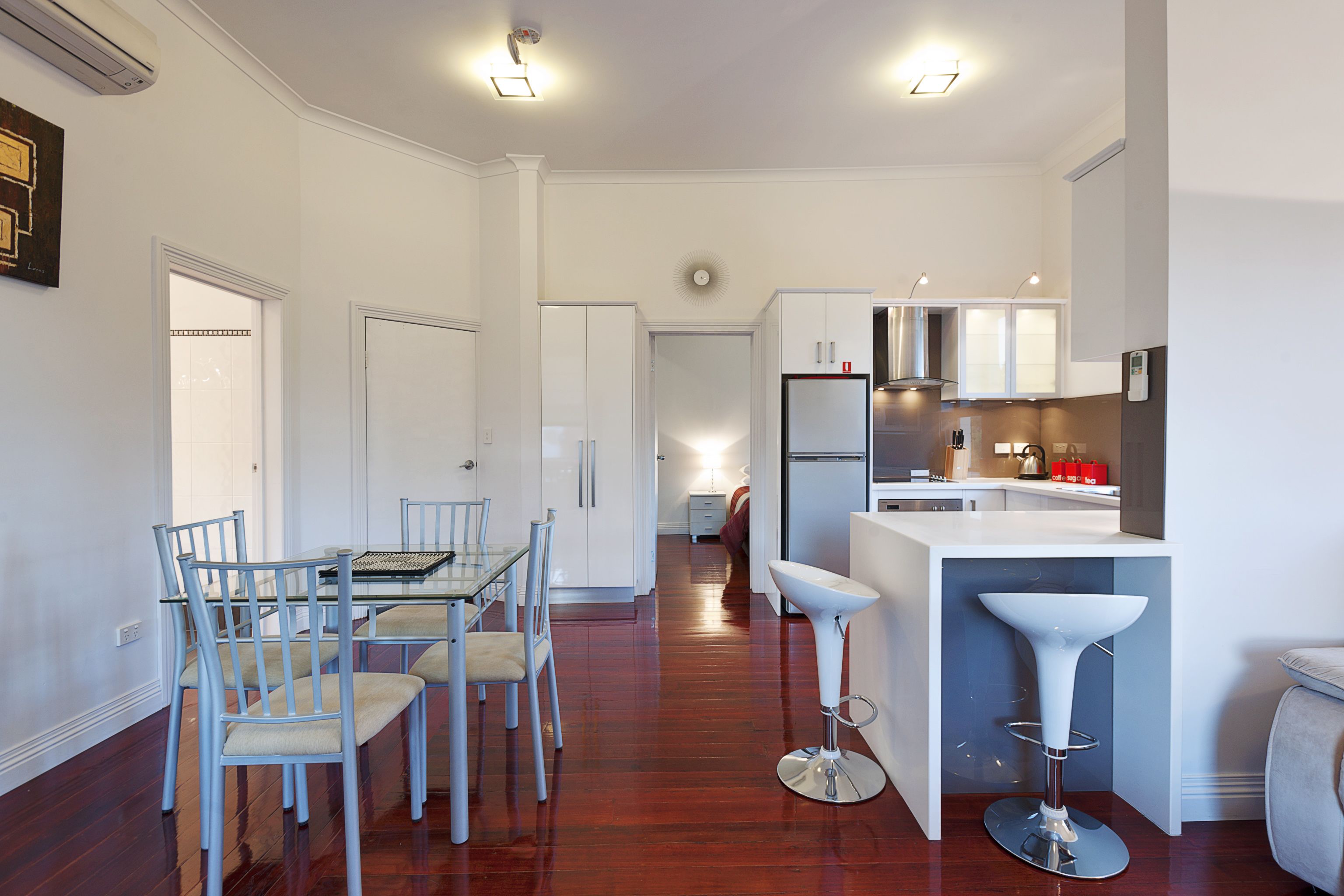 22 Marine Terrace - Two Bedrooms Apartment | In-room dining