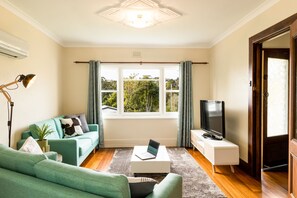 12 Paraka Street - Two Bedrooms City House | Living area