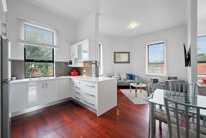 Apartment, 2 Schlafzimmer (22 Marine Terrace) | Bügeleisen/Bügelbrett, kostenloses WLAN