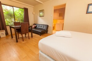 Standard-Studio, 1 Schlafzimmer, Nichtraucher, Gemeinschaftsbad (Cameron's studio) | Wohnbereich