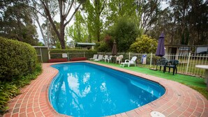 Outdoor pool - Beechworth Holiday Park (Beechworth)