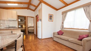 Two Bedroom Villa | Hypo-allergenic bedding available, bed sheets - Beechworth Holiday Park (Beechworth)