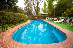 Outdoor pool - Beechworth Holiday Park (Beechworth)