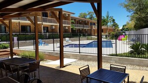 BBQ/picnic Area - Hawks Nest Motel (Hawks Nest)