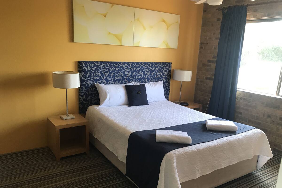 Iron/ironing board, WiFi (free), bed sheets