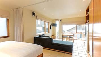 Studio (Large Studio - West) | Gratis wi-fi och sÀngklÀder