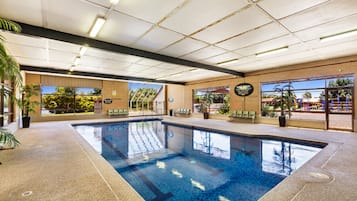 屋内プール、屋外プール