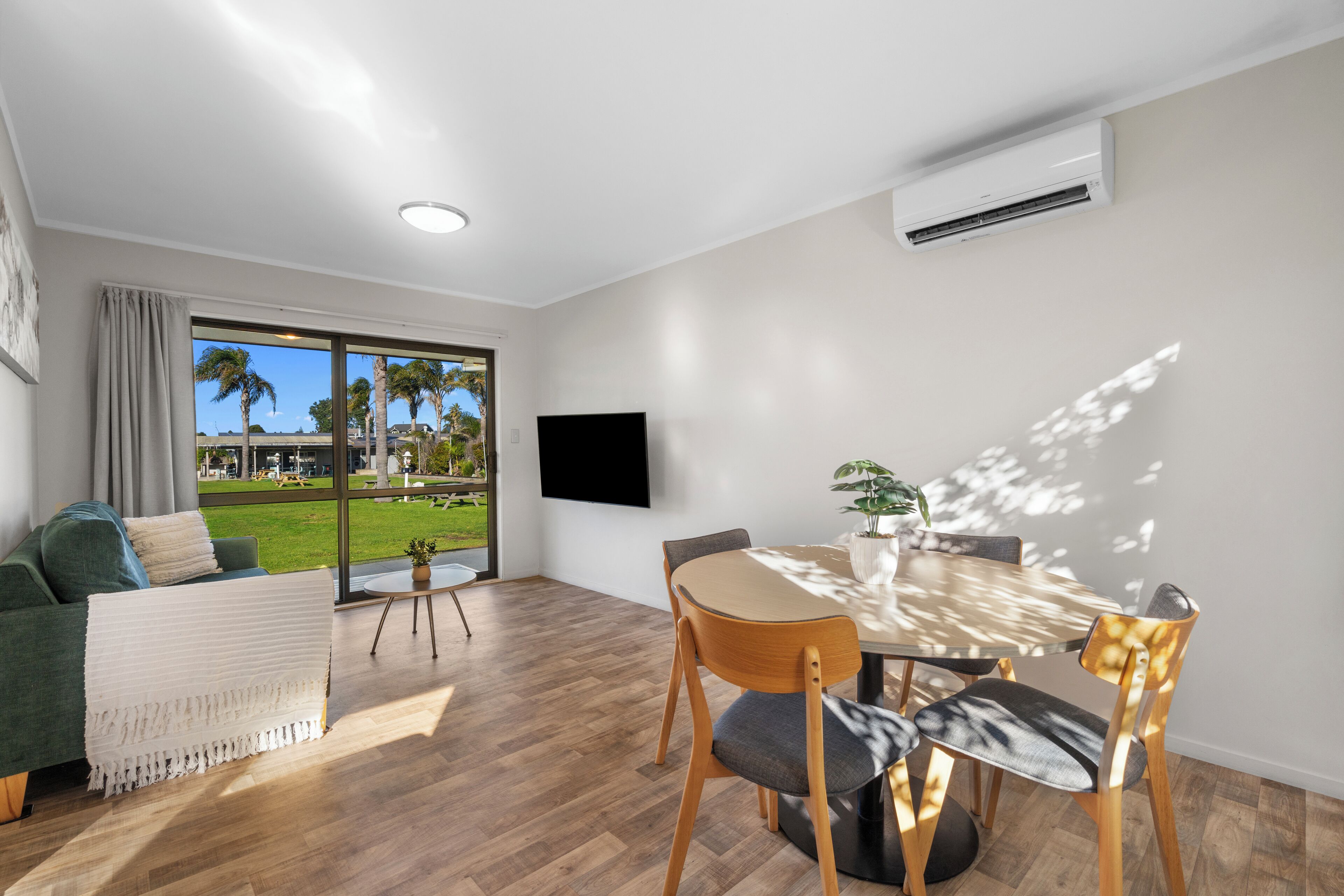 Park Motel (2BR) | In-room dining