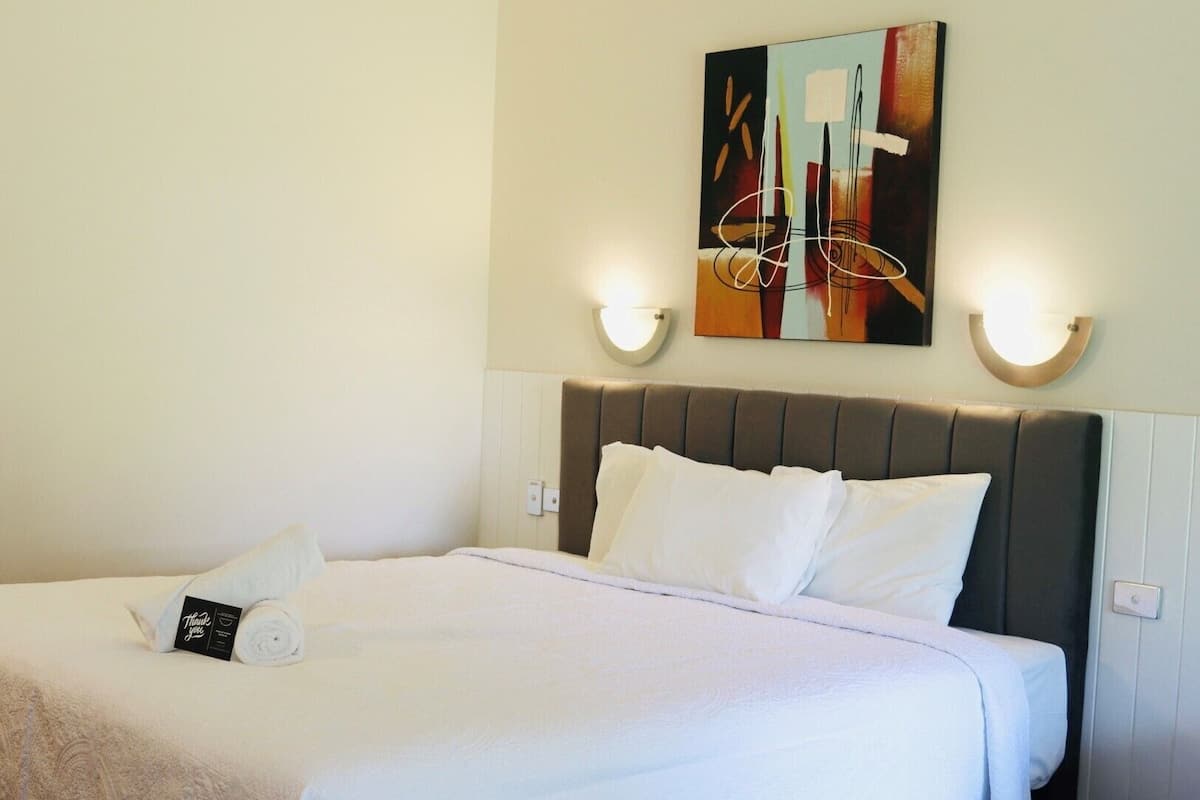 Habitación ejecutiva, 1 cama King size | Minibar, escritorio, insonorización y tabla de planchar con plancha