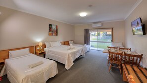 Family Room | Minibar, desk, soundproofing, iron/ironing board - Chinchilla Great Western Motor Inn (Chinchilla)